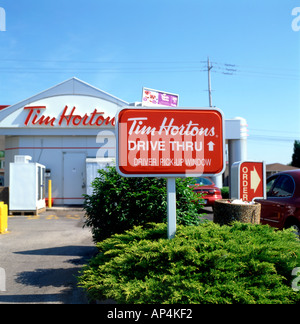 Tim Hortons Drive Thru restaurant Zeichen in Fort Erie, Ontario Kanada KATHY DEWITT Stockfoto