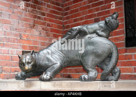 Boettcherstrasse Bremen Deutschland. Katzen-Skulptur Stockfoto