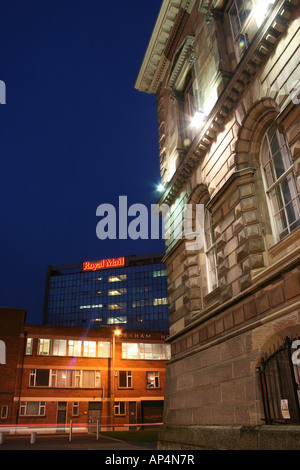 Custom House Square in Belfast mit der Royal Mail-Gebäude hinter Nordirland Stockfoto