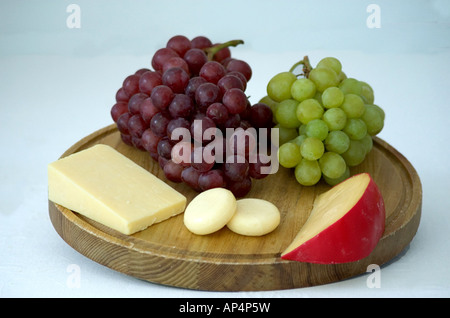 Käse und Trauben Stockfoto