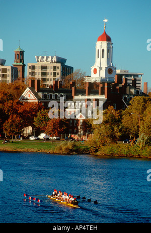Harvard University Rudern Crew bei der Herbst-Regatta in Cambridge, Massachusetts Stockfoto