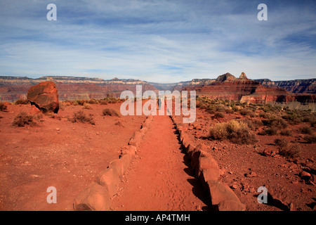 WANDERER ZU FUß SOUTH KAIBAB TRAIL IN GRAND CANYON NATIONAL PARK, ARIZONA USA Stockfoto