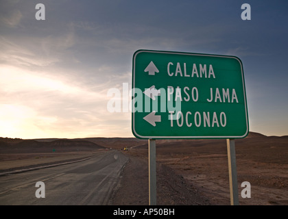 Straßenschild in der Atacama-Wüste, San Pedro de Atacama, Chile Stockfoto