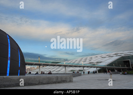 Bibliotheca Alexandrina, die neue Bibliothek von Alexandria Ägypten und das Planetarium in den Sonnenuntergang Stockfoto