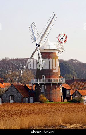 DER TURM MÜHLE BEI CLEY ALS NÄCHSTES DAS MEER. NORTH NORFOLK. UK Stockfoto