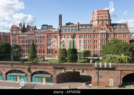 Blick nach Norden über Bahnlinie Sackville Street Gebäude der University of Manchester-UK Stockfoto