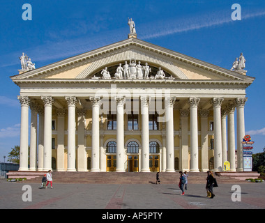 Die Gewerkschaft Kulturpalast in Minsk Belarus leiht sich stark vom griechischen architectureal Formen Stockfoto