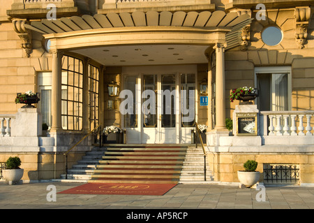 Luxuriöse alte Hotel Maria Cristina vor dem Eingang, San Sebastian, Spanien Stockfoto