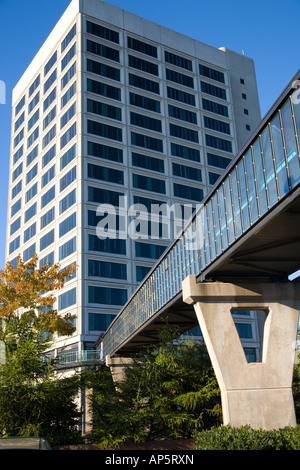 Dundee City Centre Hochhaus und Gehweg, Tayside, Scotland, UK Stockfoto