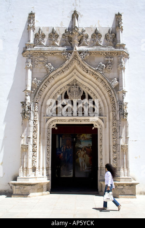 Extravagante gotische Portal der Sao Joao Baptista Kirche (Templer) in Tomar, Portugal. Stockfoto