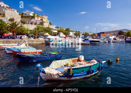 Angelboote/Fischerboote im Hafen von Kavala, Griechenland, Europa gefesselt Stockfoto