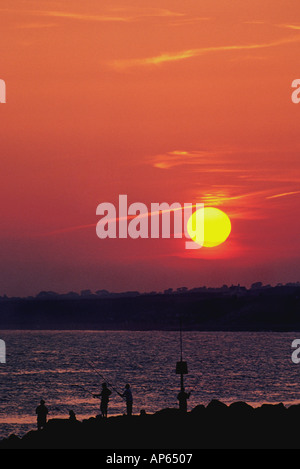 Meeresangeln in Milford auf Meer Hampshire England UK Stockfoto