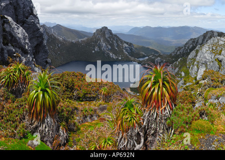 Atemberaubende See Oberon in der rauen Western Arthur Range Stockfoto