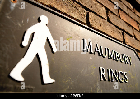 Melden Sie sich, Regie Maumbury Ringe Amphitheater in Stadt Dorchester, Dorset, England, UK. Stockfoto