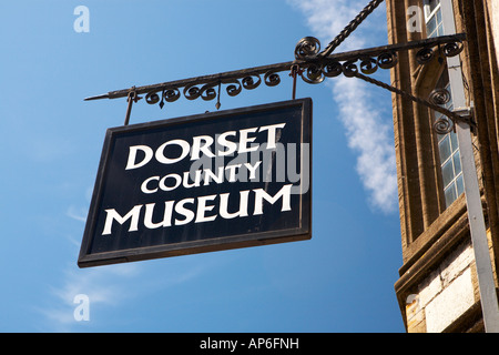 Dorset County Museum Zeichen in der Stadt Dorchester, Dorset County, England, UK Stockfoto