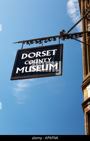 Dorset County Museum Zeichen in der Stadt Dorchester, Dorset County, England, UK Stockfoto