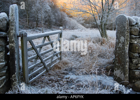 Winter-Tor im englischen Lake District. Stockfoto