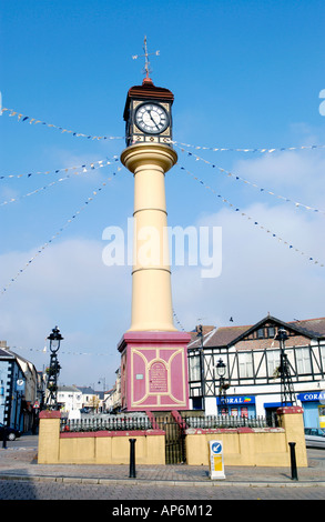 Stadtzentrum Clock 72 Fuß hoch gemacht von Gusseisen und errichtete im Jahre 1858 in Tredegar oder Gwent South Wales UK Stockfoto