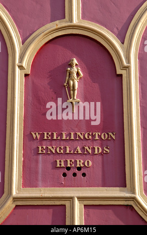 Stadtzentrum Clock 72 Fuß hoch gemacht von Gusseisen und errichtete im Jahre 1858 in Tredegar oder Gwent South Wales UK Stockfoto