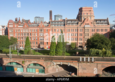 Blick nach Norden über Bahnlinie Sackville Street Gebäude der University of Manchester-UK Stockfoto