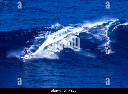 Big-Wave Surfen mit Jet-Ski, Maui, Hawaii Stockfoto