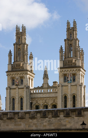 Türme im Viereck All Souls College der Universität von Oxford Stockfoto