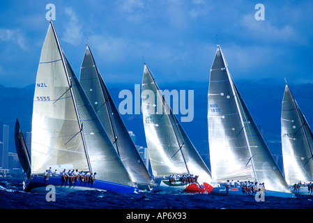 Yachten auf dem Meer mit Wind im Segel, Kenwood Cup 2000 Stockfoto