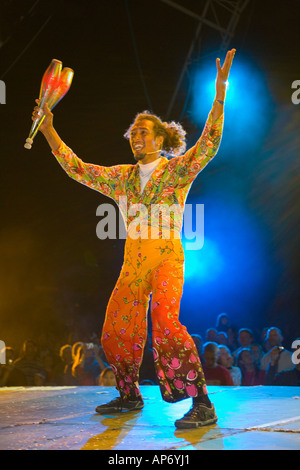 Professionelle kostümierten Jongleur dem Circo da MADRUGADA - Caiu do Ceu Brasilien, Circo da MADRUGADA - Caiu do Ceu, Stockton 17 Int Festival, Großbritannien Stockfoto