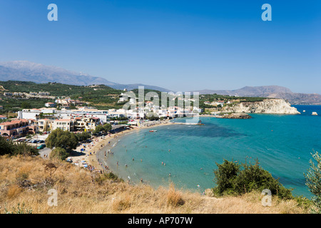 Blick über Almeritha (oder Almeridaansicht, Almiridha, Almirida, Almyrida), Bucht von Souda, Chania (Hania) Provinz Kreta Griechenland Stockfoto