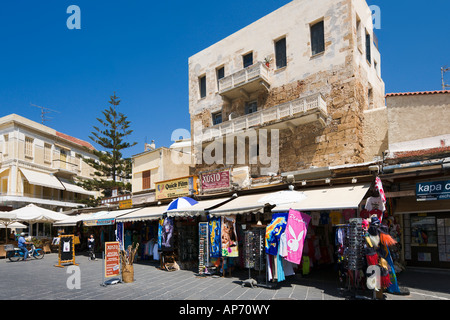 Geschäfte in der Altstadt in der Nähe von Nordwestküste venezianischen Hafen von Chania, Kreta, Griechenland Stockfoto