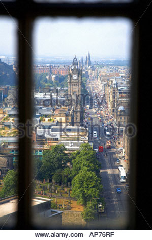 Ein Blick auf die Princes Street Edinburgh von Calton Hill, Schottland Stockfoto