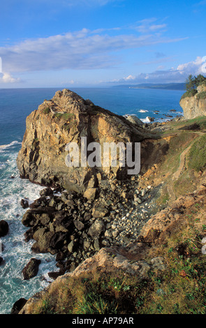 Am Nachmittag Licht auf Hochzeit Rock und Pfad führt hinunter zum Strand Patricks Point State Park Humbolt County Kalifornien Stockfoto