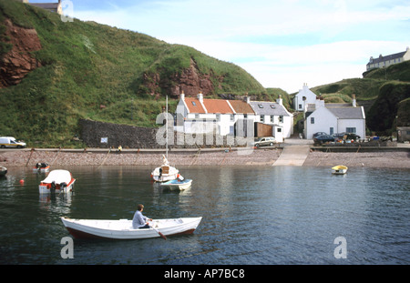 Kleine ehemalige Fischerdorf Pennan auf der nördlichen Küste von Aberdeenshire in Schottland Stockfoto