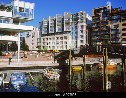 Restaurants am Meer und Boote am Aker Pier in Oslo Stockfoto