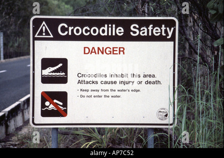 Krokodil-Warnschild Warnung im Kakadu-Nationalpark, Northern Territory, Australien Stockfoto