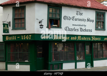 Die Old Curiosity Shop bekannt geworden durch Charles Dickens Holborn London England Stockfoto