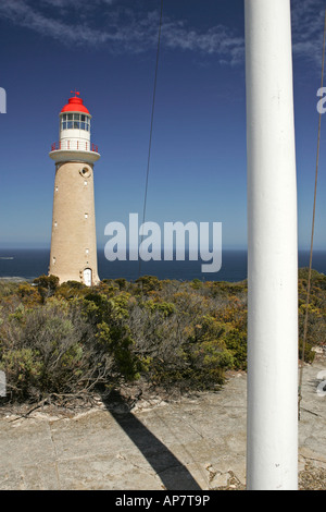 Cape du Couedic Leuchtturms, Cape du Couedic, Flinders Chase National Park, Kangaroo Island, South Australia, Australien mit Flag Pole Stockfoto