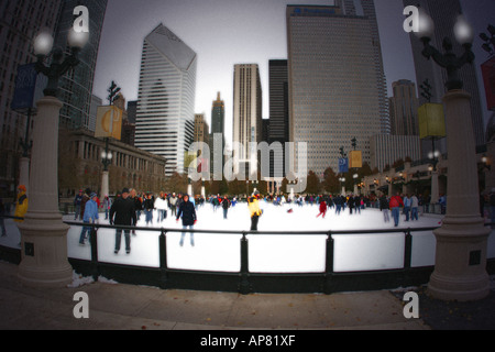 Winter Outdoor-Eisbahn in der Nähe von Millennium park Chicago Illinois p Schlüsselwörter Winter Stadt Eislaufen Eislaufplatz im freien Chicago Millennium p Stockfoto