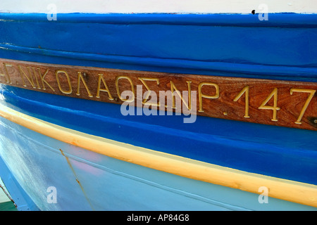 Hölzerne Fisch Boot in typischen Farben in Frankreich Stockfoto