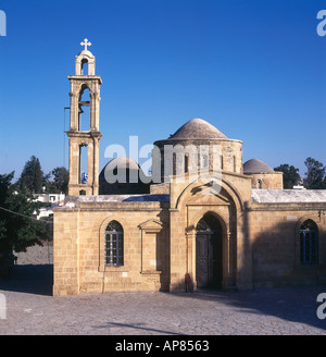 Kirche gegen blauen Himmel, St. Barnabas und Hilarion Kirche, Peristerona, Zypern Stockfoto
