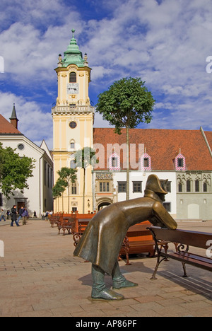 Bratislava, Slowakei. Altes Rathaus (Stara Radnica) Hauptplatz (Hlavne Namestie). Bronze Statue von Napoleon Stockfoto