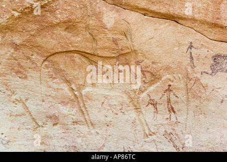 Bemalte Figuren und Bussi Details, Mestekawi Höhle, Wüste Gilf Kebir, Ägyptens Western. Stockfoto