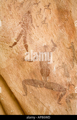 Bemalte Figuren und Bussi Details, Mestekawi Höhle, Wüste Gilf Kebir, Ägyptens Western. Stockfoto