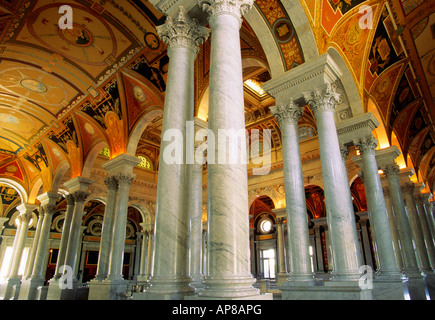 USA Vereinigte Staaten von Amerika Washington DC der Bibliothek des Kongresses Gebäude Interieur. Die Thomas Jefferson Gebäude große Hal. Weiße Marmorsäulen. Stockfoto