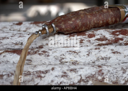 Italienische Salami, in einem Markt in Monza, Italien Stockfoto