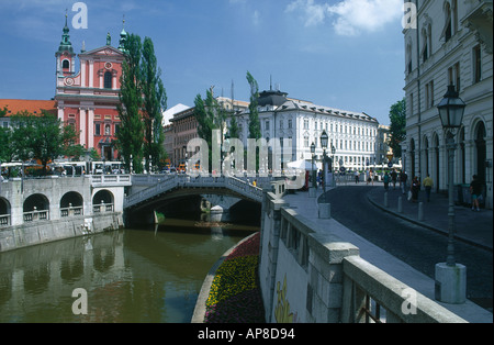 Brücke über den Fluss im alten Teil der Stadt, Ljublijanica Fluss, Ljubljana, Slowenien Stockfoto