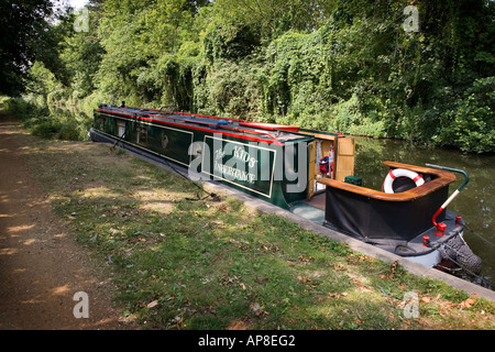 Schmale Boot auf der Kennet und Avon Kanal namens The Kids Vererbung Stockfoto