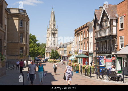 Blick in Richtung St.-Nikolaus-Kirche, Westgate Street, Gloucester Stockfoto