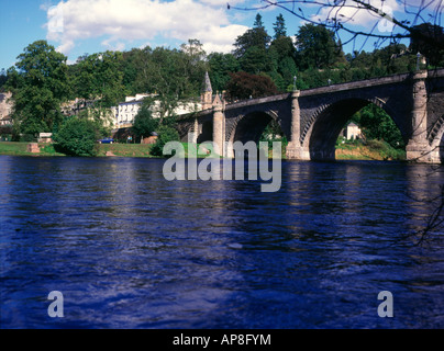 Dh Fluss Tay DUNKELD PERTHSHIRE Brücke über Fluss Tay in Dunkeld Schottland Schottland Thomas Telford Stockfoto