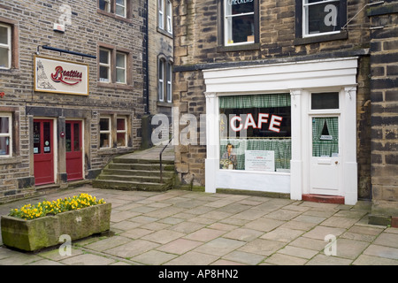 Sid es Cafe wie in der Fernsehserie Last Summer Wine, Holmfirth, West Yorkshire enthalten Stockfoto